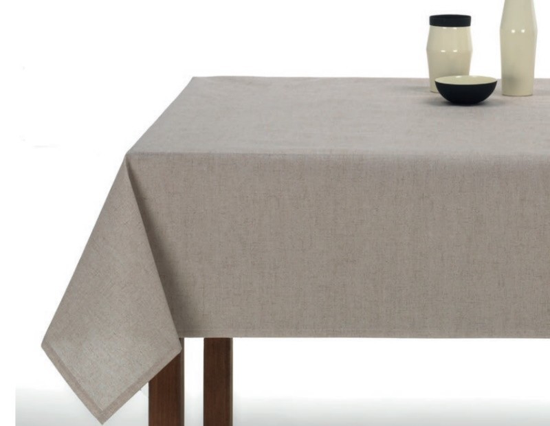 Mantel en beige liso de tejido anti manchas. Ideal para mesas redondas, cuadradas o rectangulares.