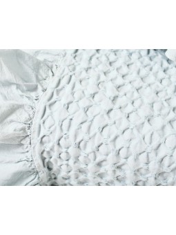 Colcha, cojines y plaid con puntilla en color rosa de NE HOME cuyo tejido es calidad premium - diseño Aurora.