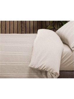 Funda nórdica en blanco con tejido de colcha de la firma Manterol diseño Anbu.