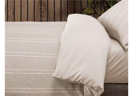 Funda nórdica en blanco con tejido de colcha de la firma Manterol diseño Anbu.