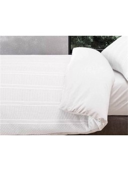 Funda nórdica en blanco con tejido de colcha de la firma Manterol diseño Anbu.