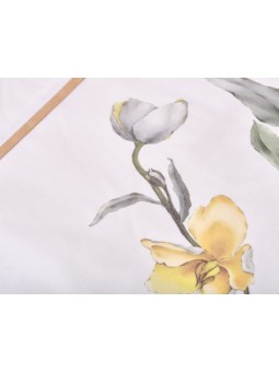Juego de sábanas, estampado en blanco y color arena con flores.