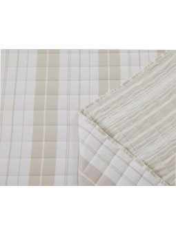 Edredón de verano reversible y ligero en color beige y blanco. Diseño de rayas.