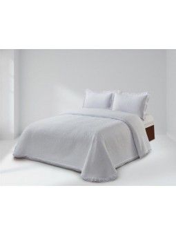 Colcha Bordada con Doble Puntilla