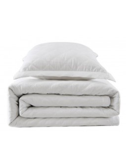 Colcha blanca bordada con cuadros de gran calidad y muy suave.