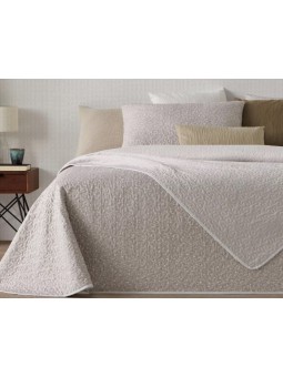 Colcha en beige acolchada de Manterol modelo Summer