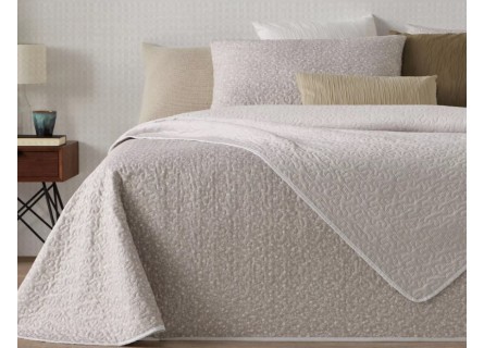 Colcha en beige acolchada de Manterol modelo Summer