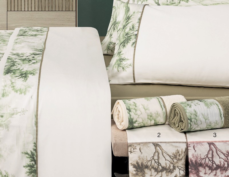 Sábanas de satén con estampado toile en color verde o beige. NE HOME calidad premium en textiles.