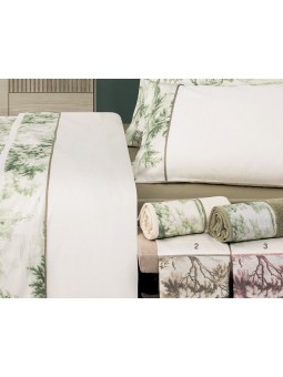 Sábanas de satén con estampado toile en color verde o beige. NE HOME calidad premium en textiles.