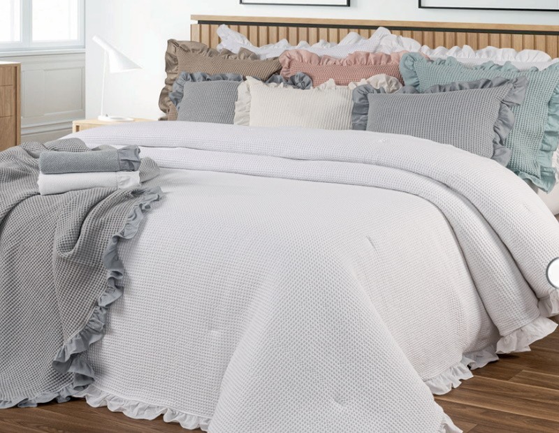 Colcha de algodón con volante modelo Carabassi – diseño nido de abeja NE Home