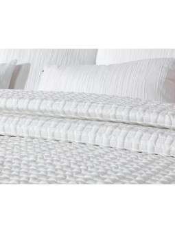 Colcha KAY blanca – diseño reversible – también disponible en beige – Manterol