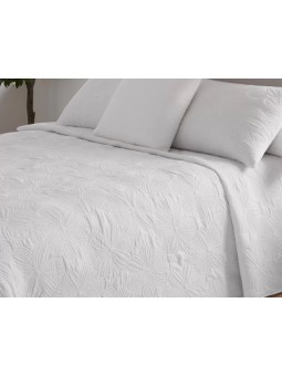 Colcha blanca Margot en dormitorio estilo natural – Manterol