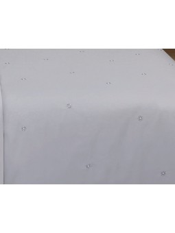 Detalle del bordado margarita en saco nórdico – Granadella – NE Home