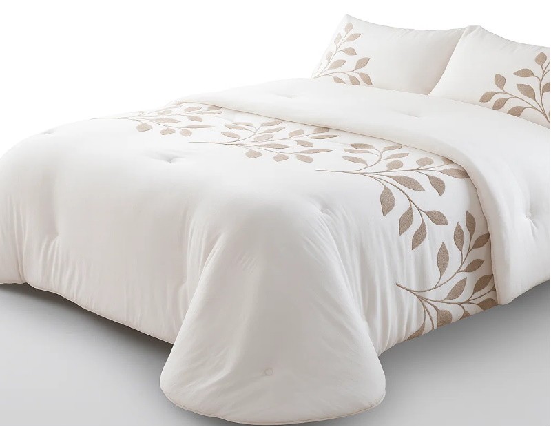 Vista frontal de la colcha edredón Néstor en color natural