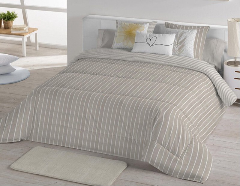 Cara principal del edredón reversible rayas beige con rayas anchas.
