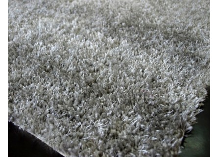 Alfombra de pelo en color liso gris lavable.