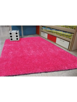 Alfombra de pelo en color liso fucsia lavable.