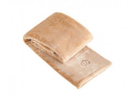 Manta plaid Silky de Manterol de gran calidad en color beige.