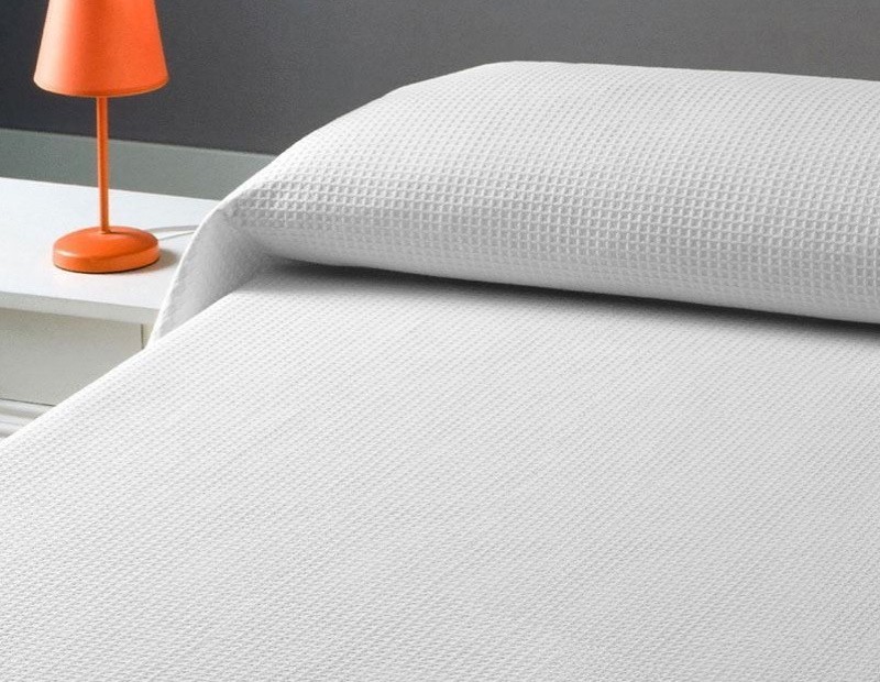 Colcha de verano Bali Jacquard de Pique en blanco