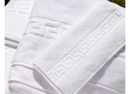 Alfombra de baño de algodón en color blanco con greca.