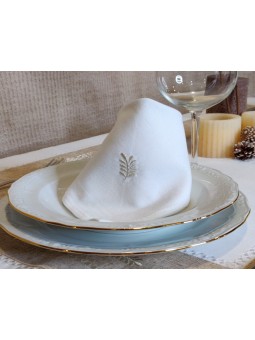 Servilleta en blanco bordada con detalle