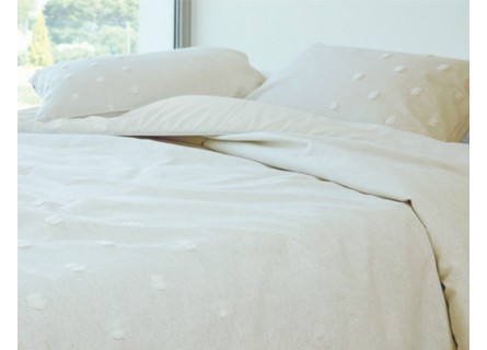 Colcha edredón lisa con detalle de copos de nieve. Diseño original