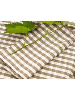 Mantel de cuadritos de Vichy en color beige y blanco.