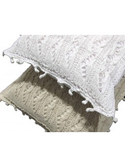 Funda de cojín lencera con borlas en color blanco y beige