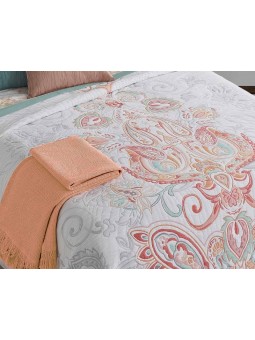 Colcha de Manterol modelo Hexagon en color blanco, coral y turquesa con tejido de jacquard