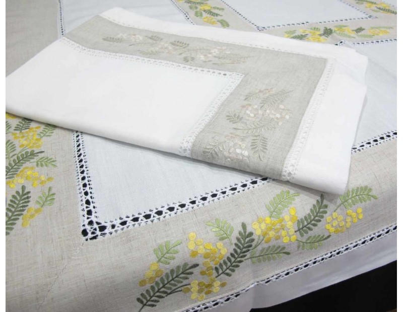 Mantel blanco bordado con dibujo mimosas en color lino o el color verde y amarillo.