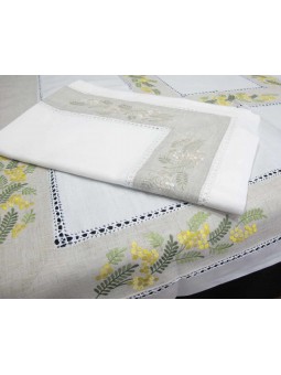 Mantel blanco bordado con dibujo mimosas en color lino o el color verde y amarillo.