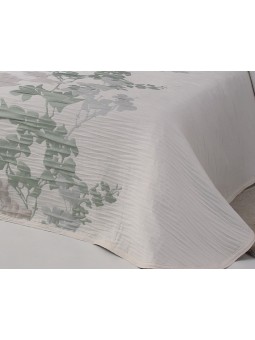 Colcha de Primavera Verano modelo Lyris de Reig Martí en color blanco verde y gris.
