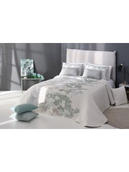 Colcha de Primavera Verano modelo Lyris de Reig Martí en color blanco verde y gris.