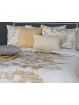 Colcha de Primavera Verano modelo Lyris de Reig Martí en color mostaza oro y gris.