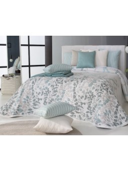 Colcha de Primavera Verano modelo Córdoba de Reig Martí en color verde agua azulado y gris.