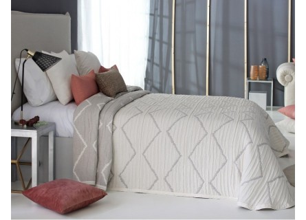 Colcha de Primavera Verano modelo Davis de Reig Martí en color blanco y gris.