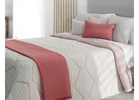 Colcha de Primavera Verano modelo Davis de Reig Martí en color blanco y rosa pastel