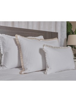 Fundas de cojín de algodón piqué con volante en color blanco, gris y beige.