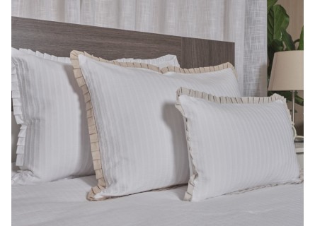 Fundas de cojín de algodón piqué con volante en color blanco, gris y beige.