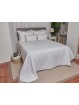 Colcha blanca de piqué con volante de algodón de textil portugués.