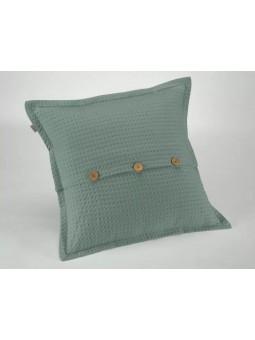 Funda de cojín de nido de abeja waffle en color verde con diseño de botones madera.