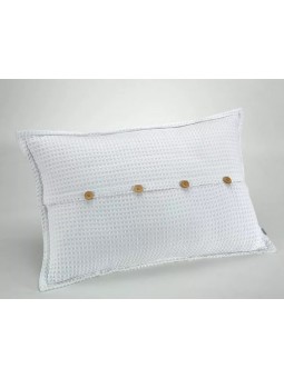 Funda de cojín de nido de abeja waffle en color blanco con diseño de botones madera.