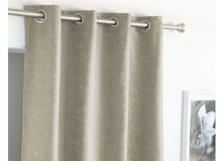 Cortina con tejido semi opaco de gran calidad en color liso beige, rosa, y verde agua.