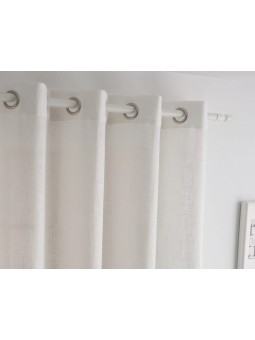 Cortina estilo rústico en color natural confeccionada con ollados. Modelo Daryl de Textil Antilo.