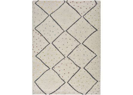 Alfombra con diseño geométrico o étnico en color blanco o beige de pelo largo.