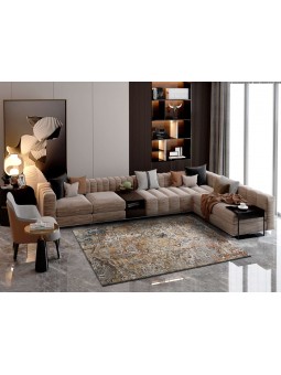 Alfombra vintage en tonos mostaza y gris.