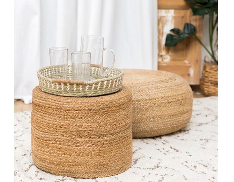 Pouf de asiento o mesa para el suelo tejido a mano con yute.