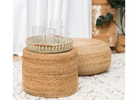 Pouf de asiento o mesa para el suelo tejido a mano con yute.