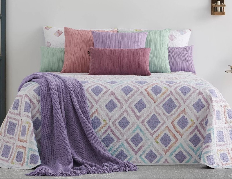 Colcha Lavanda de Manterol reversible de gran calidad