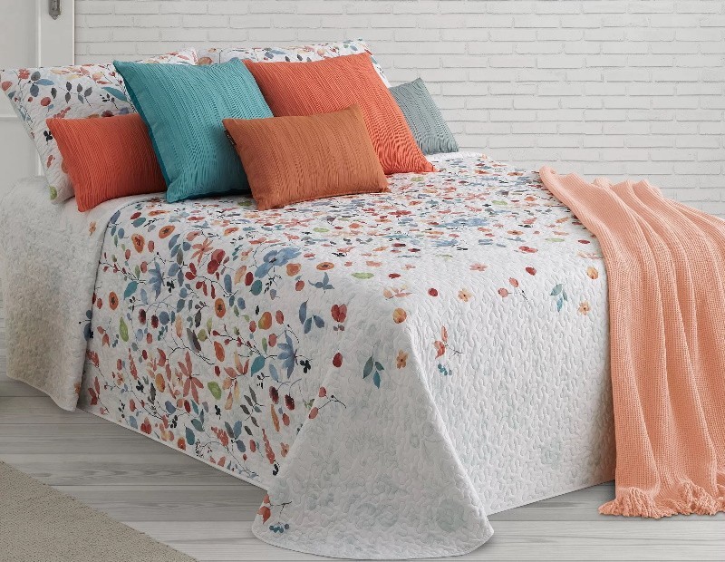 Colcha bouti Papaya de Manterol de gran calidad. Diseño reversible estamapado con flores frutales